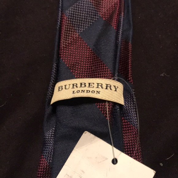 Burberry London Skinny Tie - Picture 2 of 4